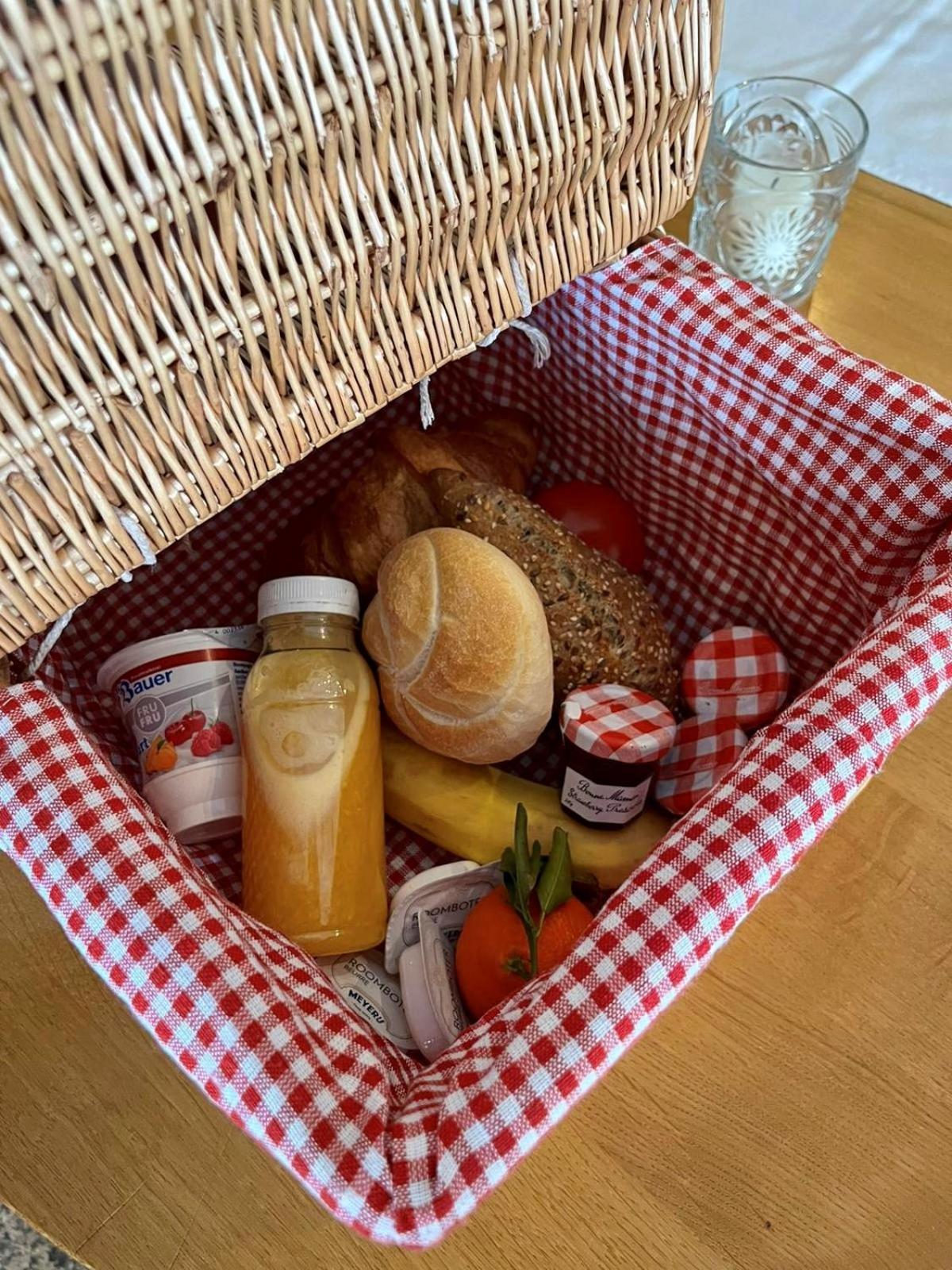 M 3 Bed & Breakfast